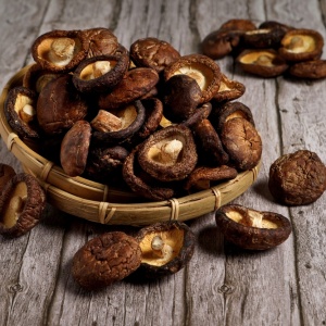 Dried shiitake mushrooms (Lentinula edodes)