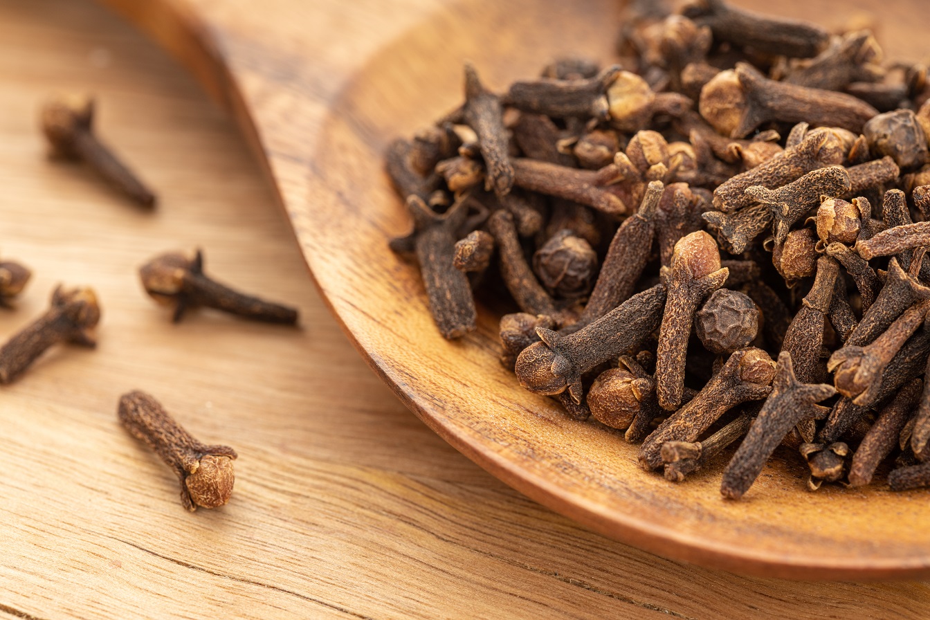 Cloves-Syzygium-aromaticum.jpg
