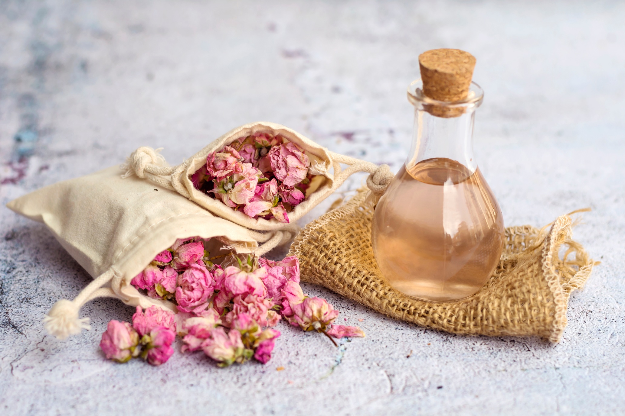 Kitchen aromatic rose water distillation